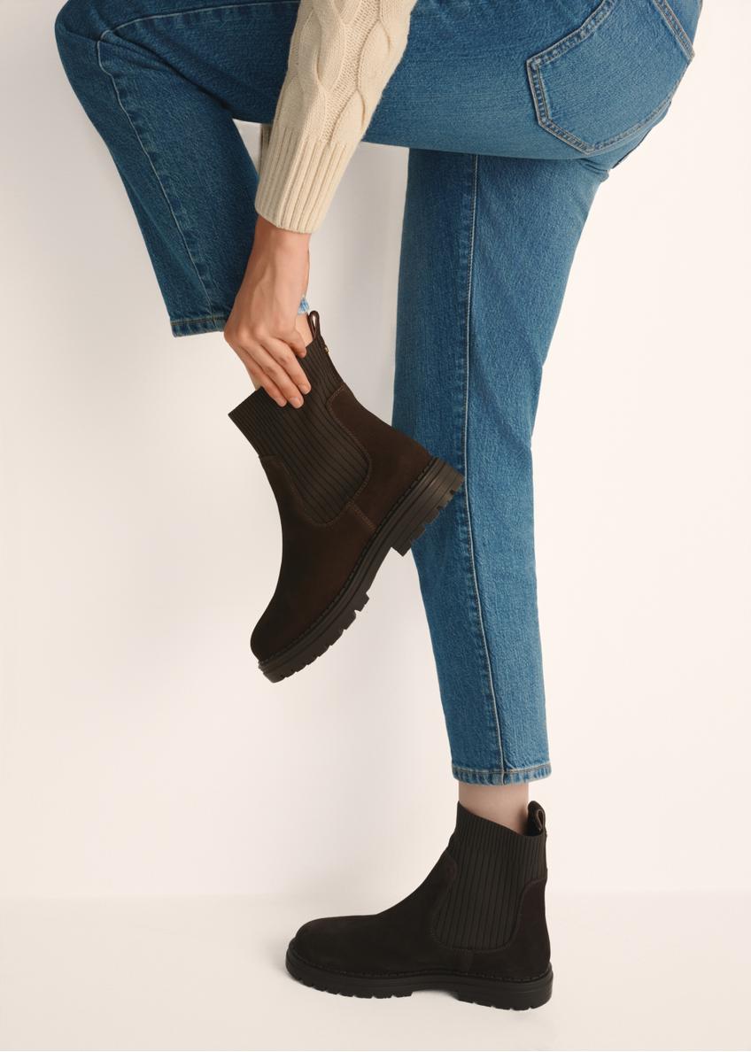Women's brown suede Chelsea boots BUTYD-1194-89(Z25) - side view of the product against a white background. Knee-length silhouette visible.