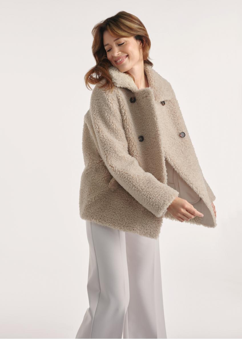 Beige women's fur coat FUTDP-0060-81(Z25), front view of the product on the model. Half of the silhouette visible.