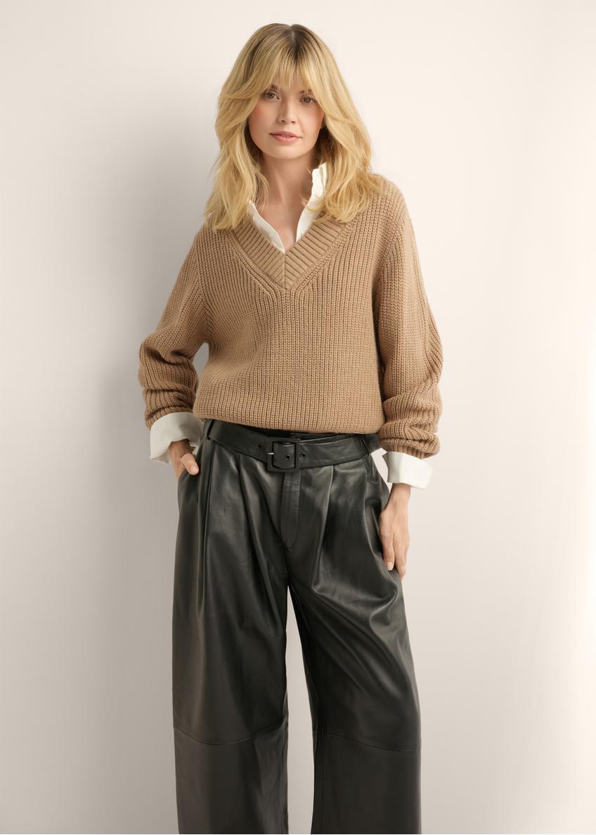 Women's camel sweater SWEDT-0162-1D(Z26), front view of the product on the model. Half of the silhouette visible.