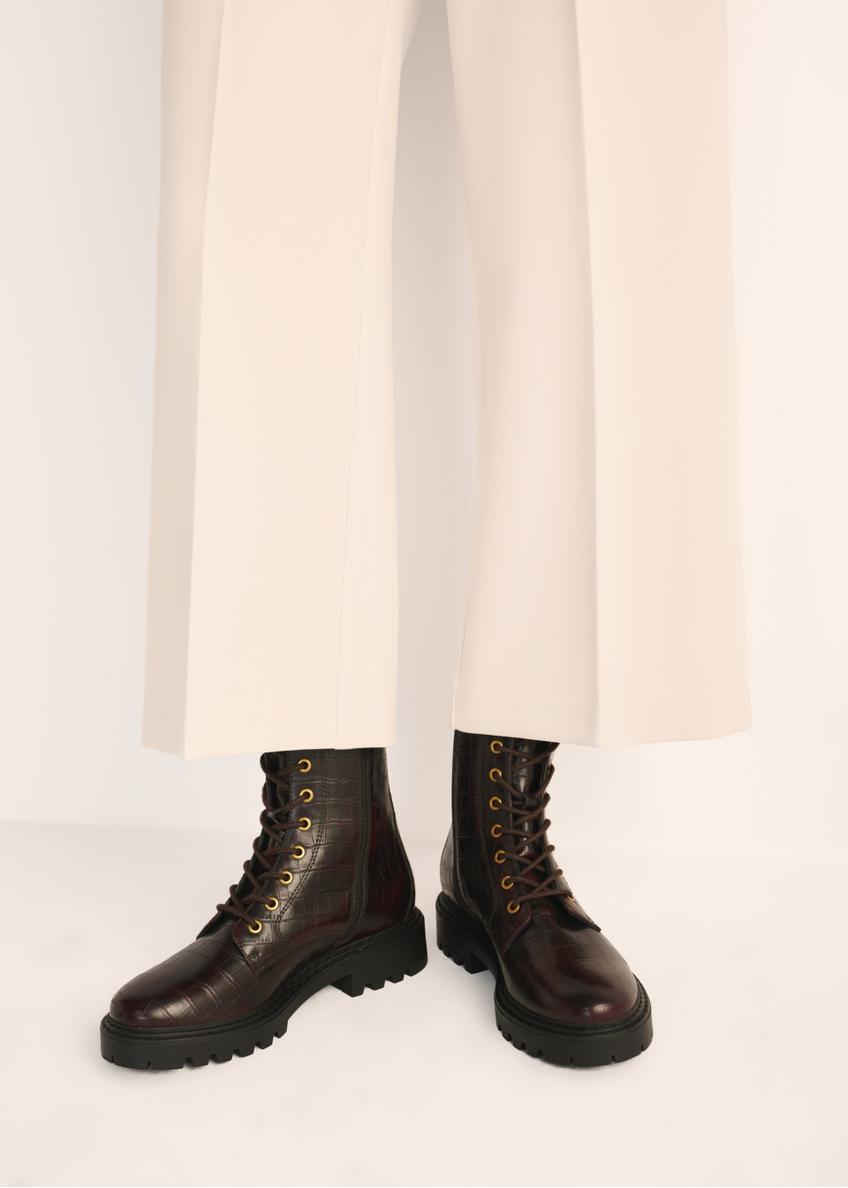 Burgundy women's croco ankle boots BUTYD-1192-90(Z25), product view on a model on a white background.