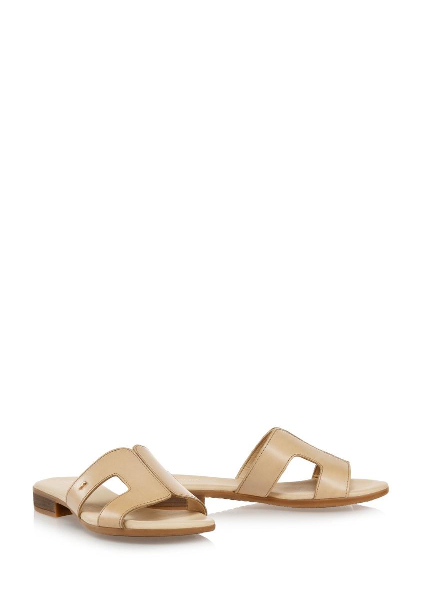 Beige leather flip-flops with a small heel BUTYD-1064-81(W24)