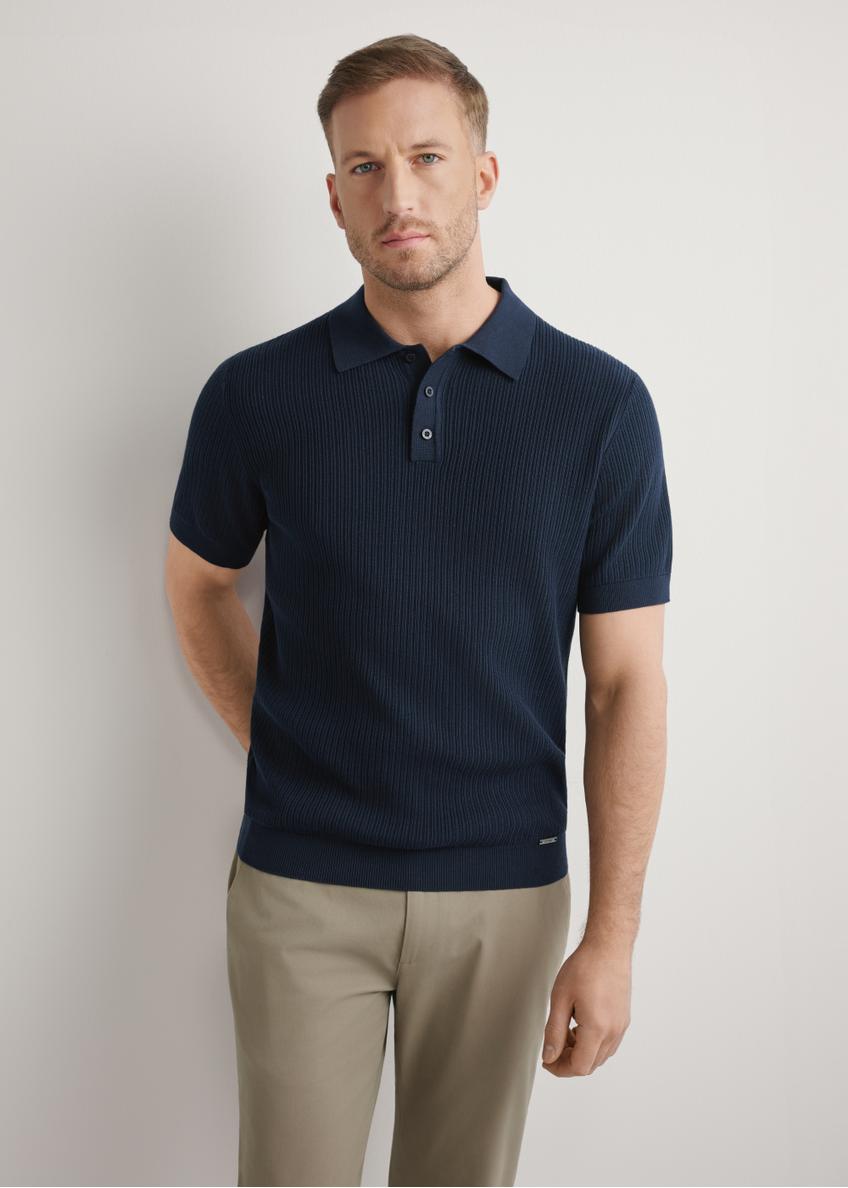 Navy blue ribbed polo shirt POLMT-0085-7E(W26), front view of the product on the model. Half of the silhouette visible.