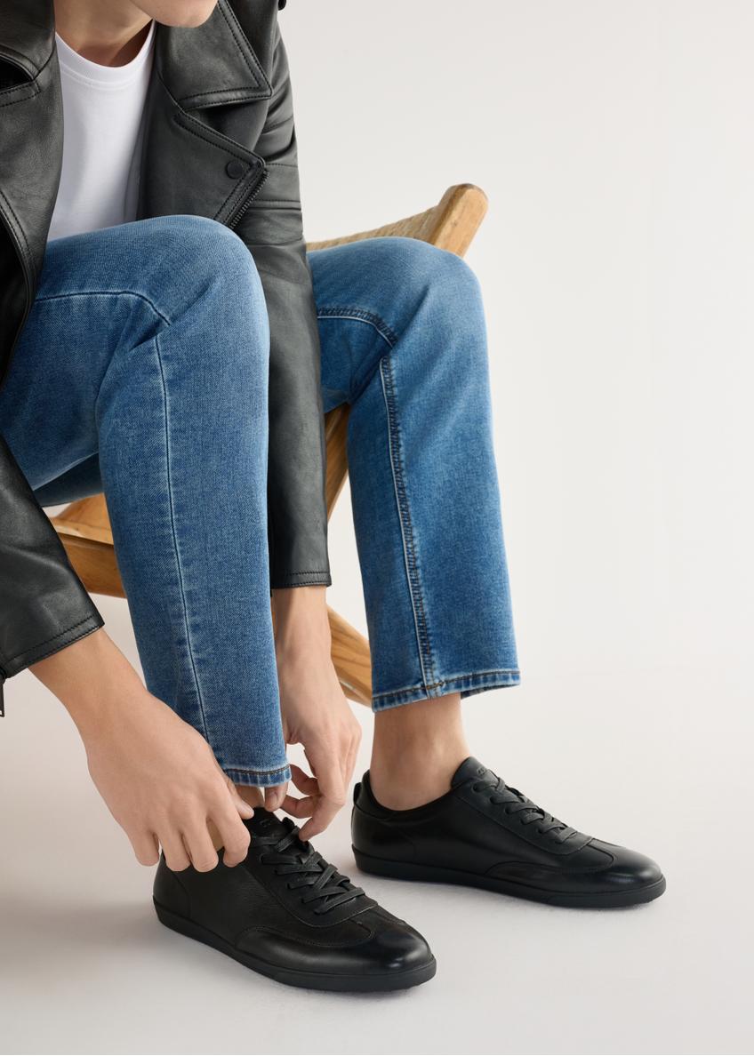 Black men's leather shoes BUTYM-0491-99(W25), side view of the product on the model's feet.