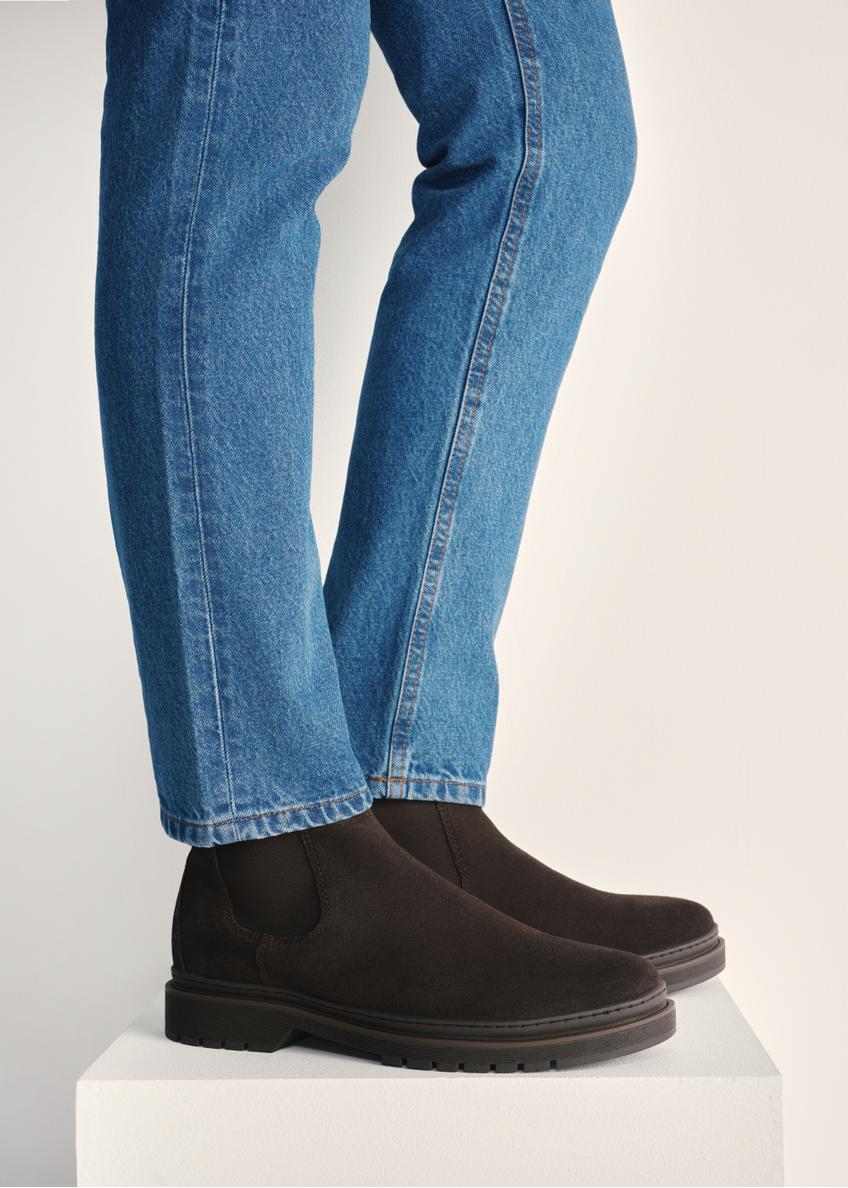 Men's brown suede Chelsea boots BUTYM-0511-89(Z25), side view of the product on the model's feet.