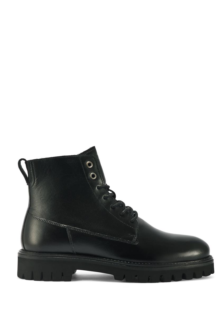 Men's leather ankle boots in black BUTYM-0507-99(Z25), side view of the product on a white background.