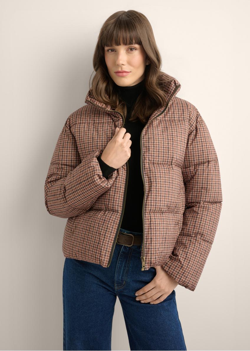 Women's short beige and brown jacket KURDT-0670-1P(Z26), front view of the product on the model. Half of the silhouette visible.