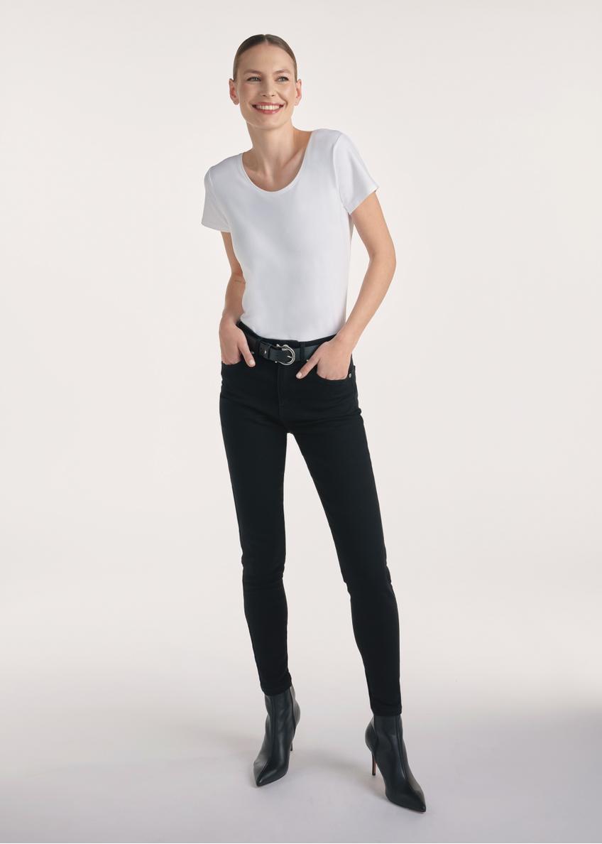Black women's denim pants JEADT-0010A-99(Z25), product visible from the front on the model, the entire silhouette is visible.