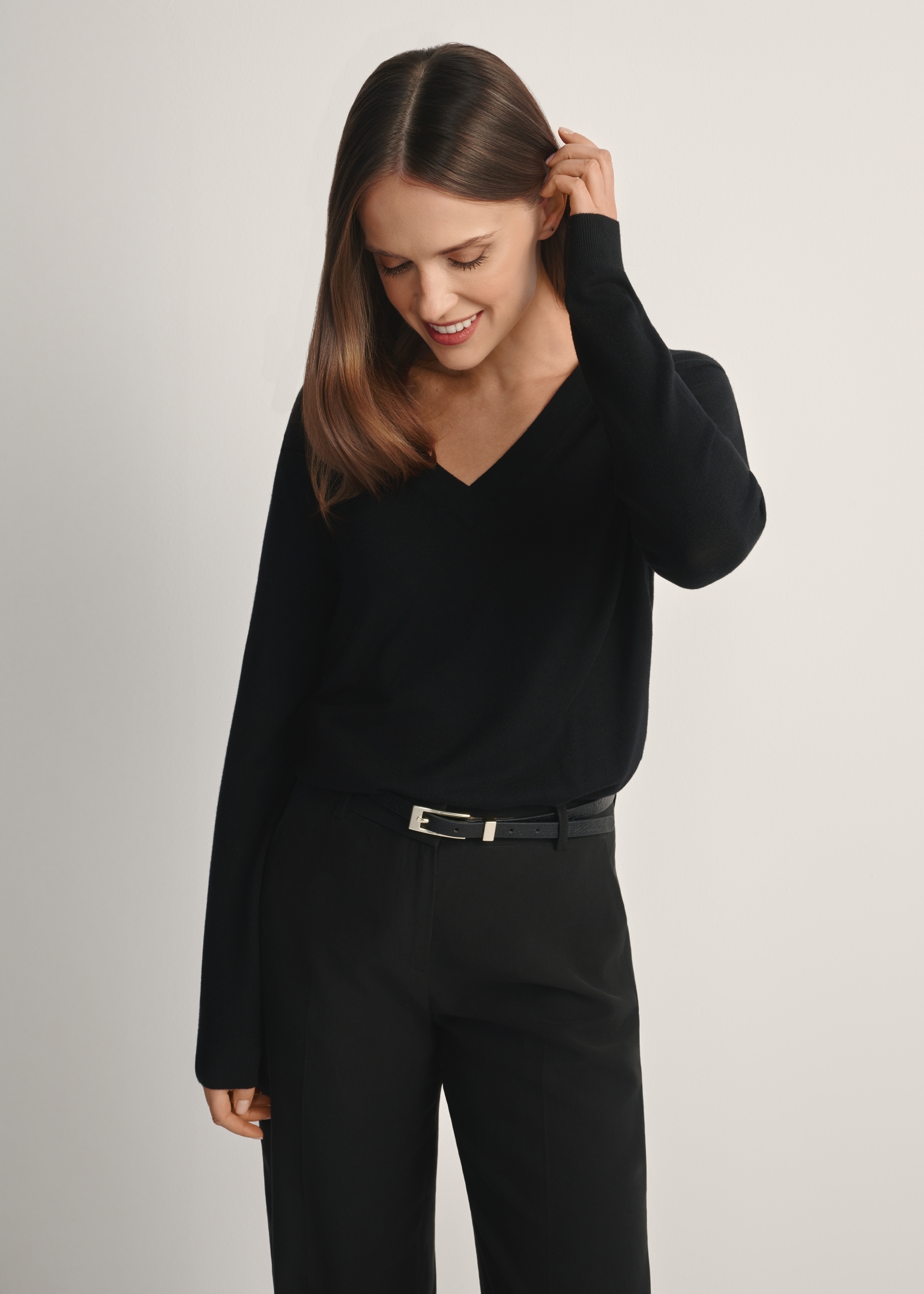 Black sweater with V-neck SWEDT-0201-99(W26)